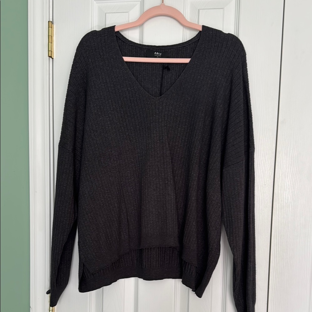 Able Elsie Cropped Vneck Sweater - Charcoal
